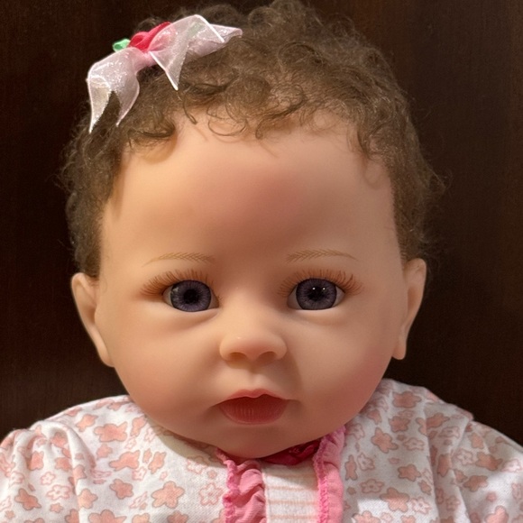 New! The Ashton Drake Collection doll “Katie”! She coos, breaths & more! - Picture 4 of 14